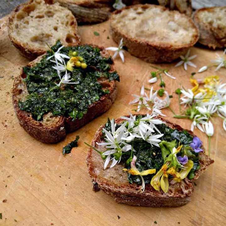 Brot mit Wildkräuter