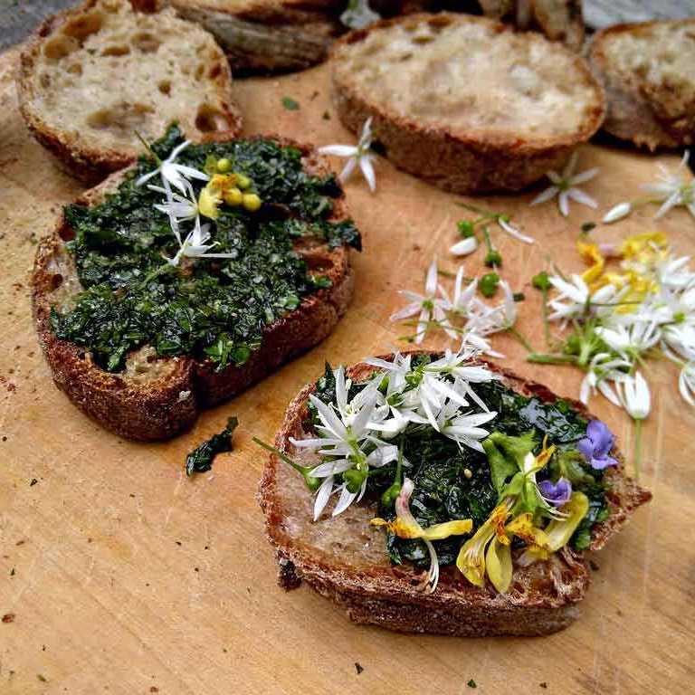 Brot mit Wildkräuter